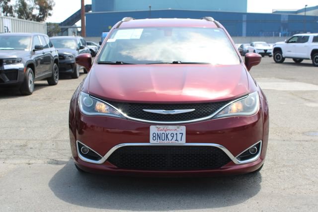 Used 2018 Chrysler Pacifica Touring-L FWD image 2