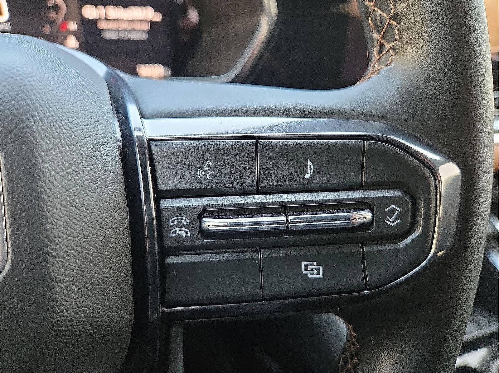 Used 2025 GMC Canyon AT4 image 18