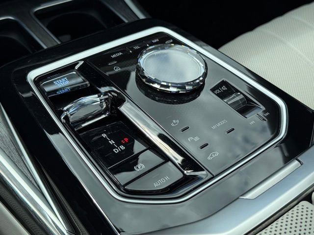 Certified 2024 BMW i7 xDrive60 image 26