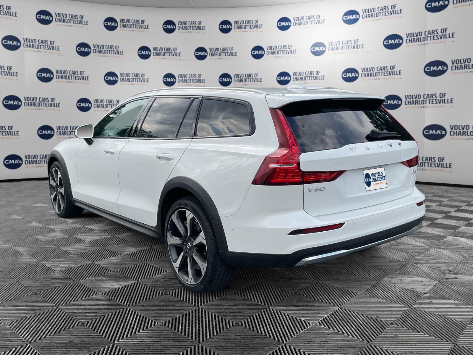 Certified 2024 Volvo V60 B5 Cross Country Plus AWD/4WD image 3