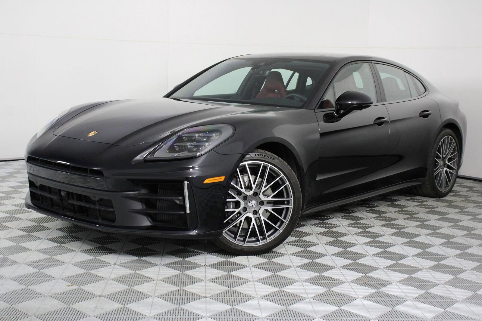 Certified 2025 Porsche Panamera image 1