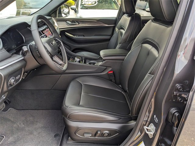 New 2025 Jeep Grand Cherokee Limited w/ Black Appearance Package image 6