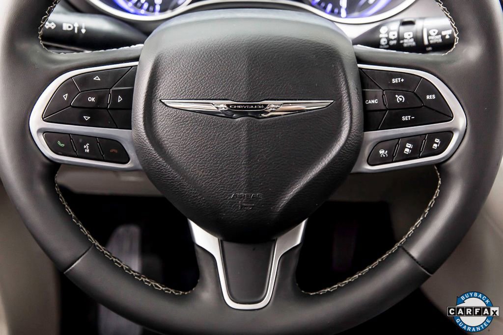 Used 2023 Chrysler Pacifica Touring-L image 23