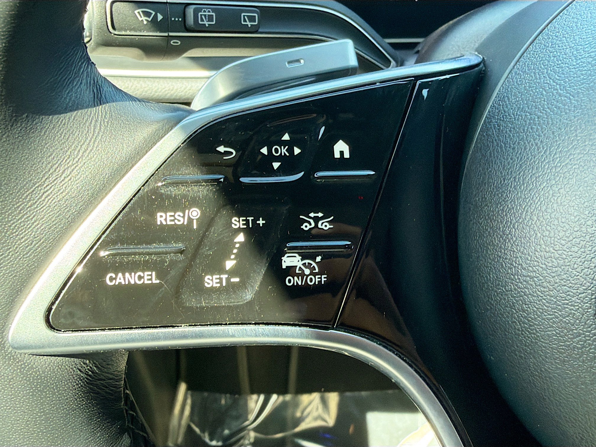 Used 2025 Mercedes-Benz GLS 450 4MATIC image 39