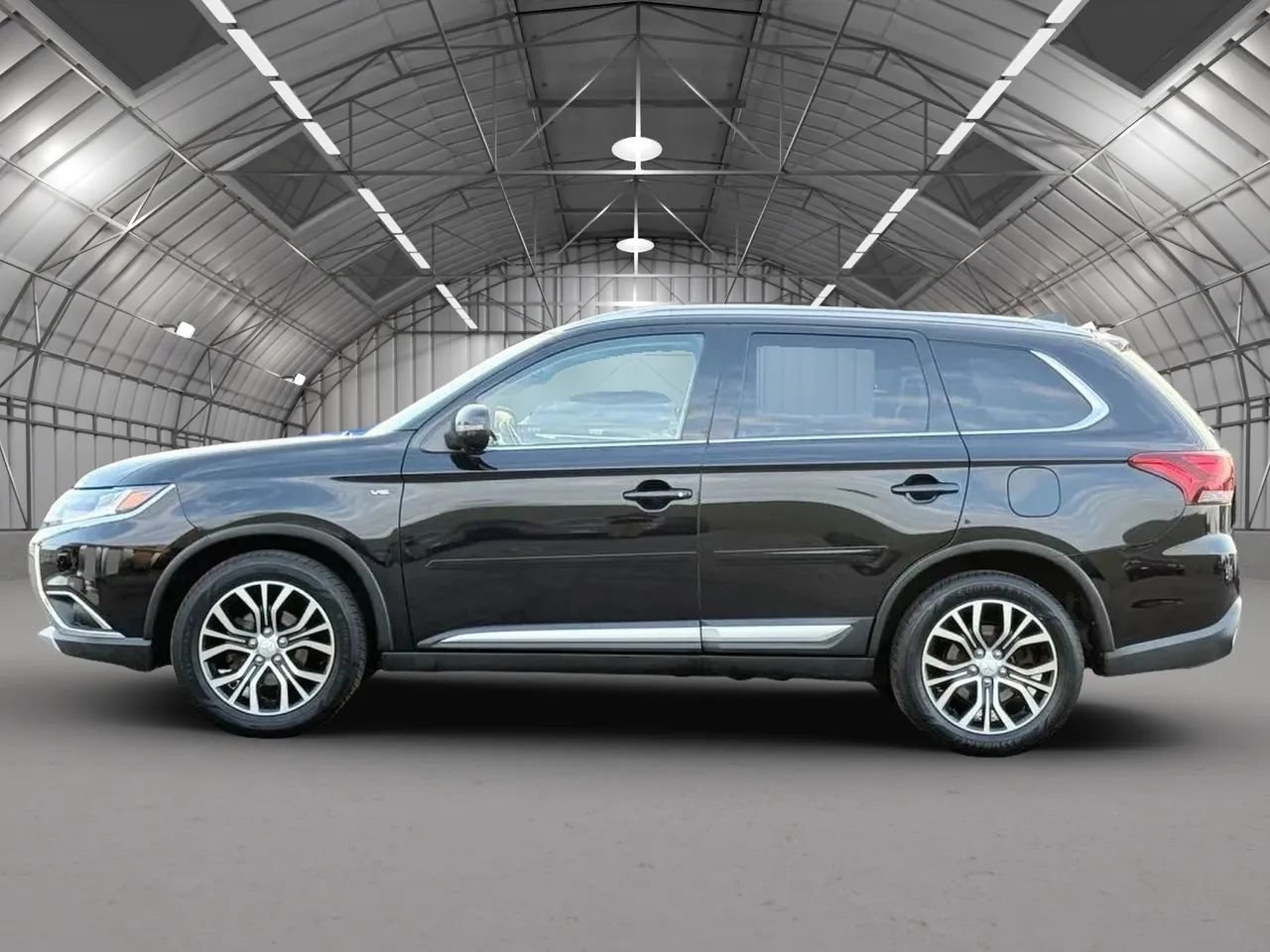 Used 2017 Mitsubishi Outlander GT AWD/4WD image 4