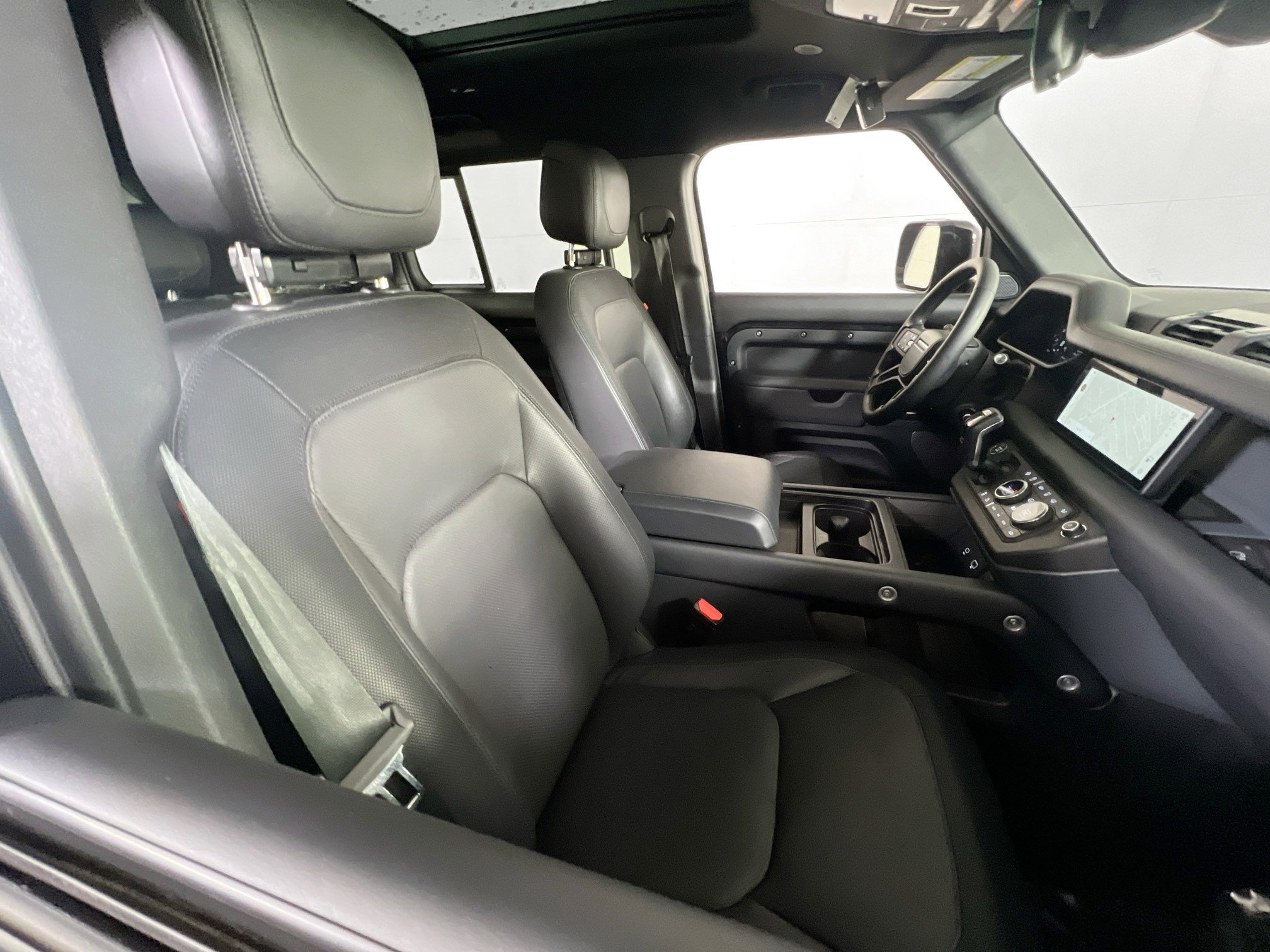 Used 2024 Land Rover Defender 110 X-Dynamic SE image 27