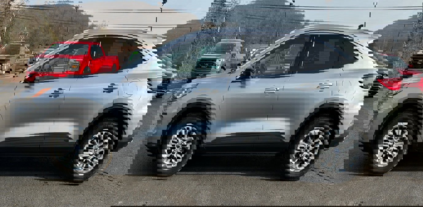 Used 2022 Ford Escape SE w/ Cold Weather Package image 3