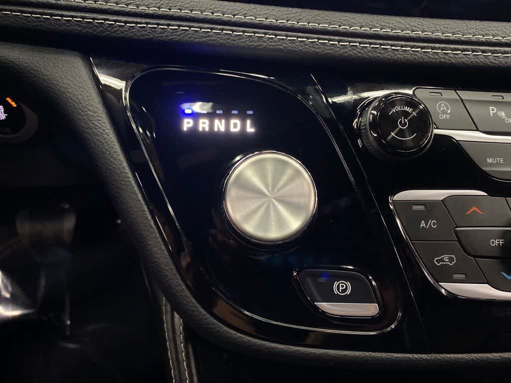 Used 2025 Chrysler Pacifica Limited FWD image 25