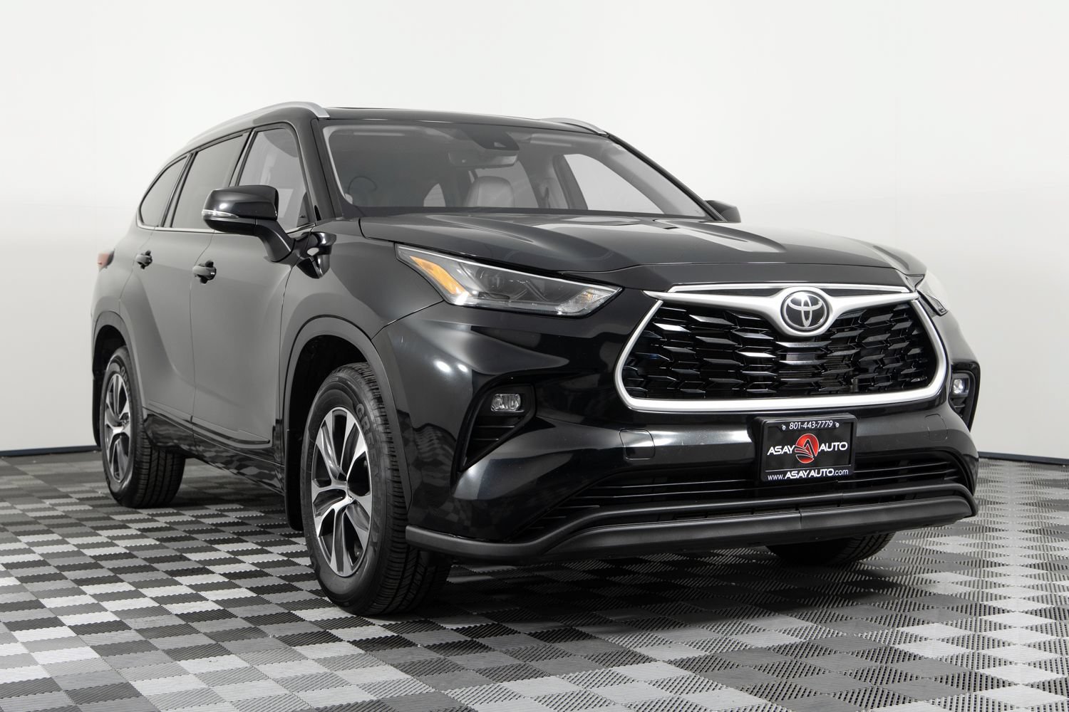 Used 2022 Toyota Highlander XLE AWD/4WD image 11