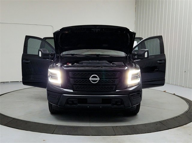 Used 2023 Nissan Titan SV w/ SV Convenience Package image 10