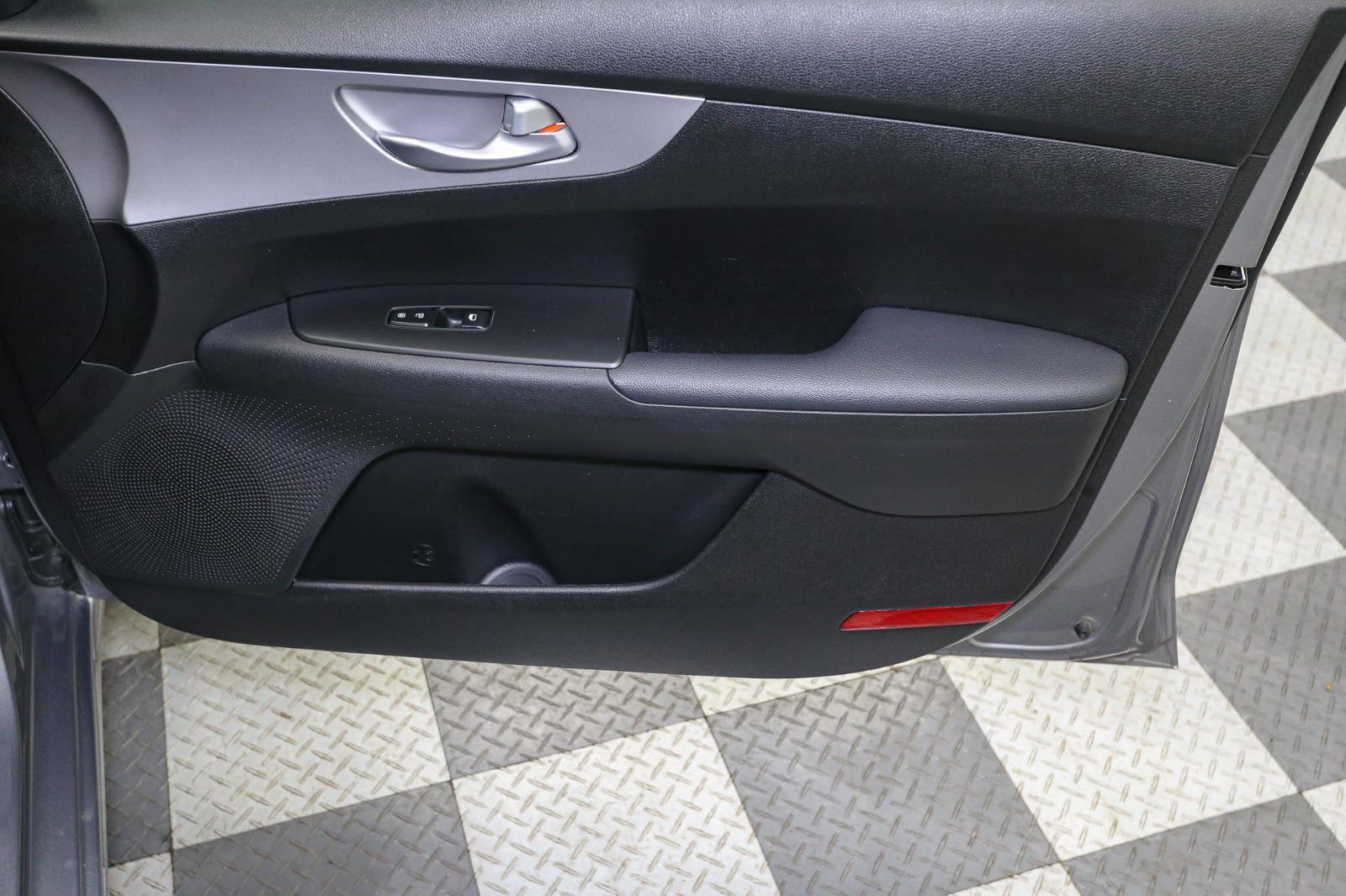 Used 2023 Kia Forte LXS w/ LXS Technology Package image 18