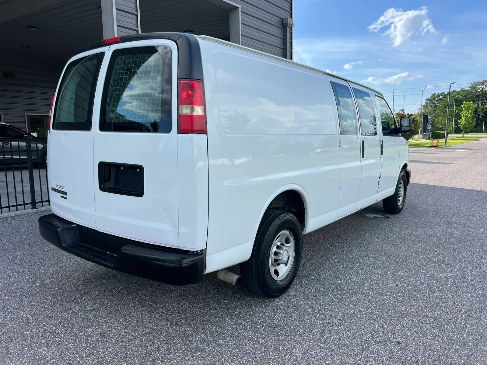 Used 2014 Chevrolet Express 2500 Extended RWD image 8