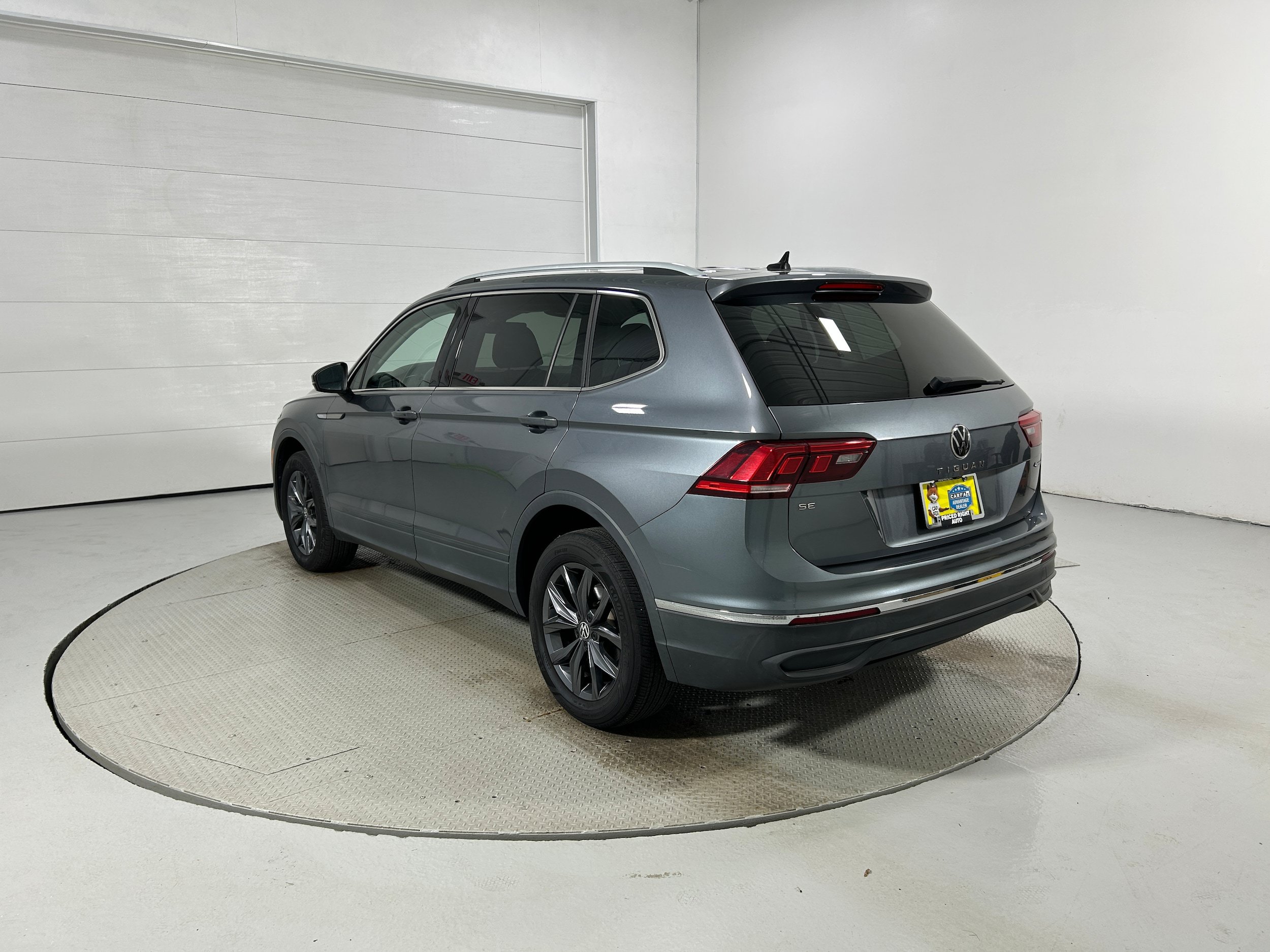 Used 2022 Volkswagen Tiguan SE AWD/4WD image 21