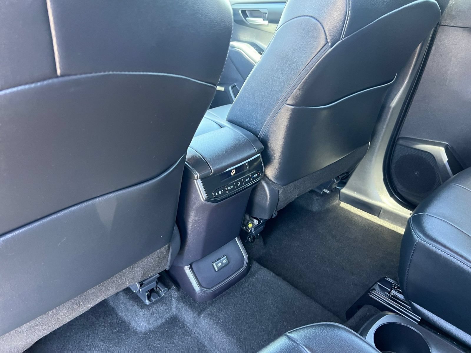Used 2025 Toyota Highlander XSE AWD/4WD image 25