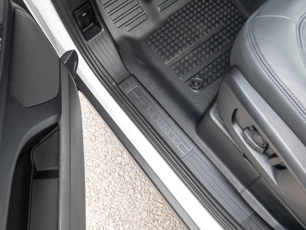 New 2026 Land Rover Defender 110 X-Dynamic SE image 16