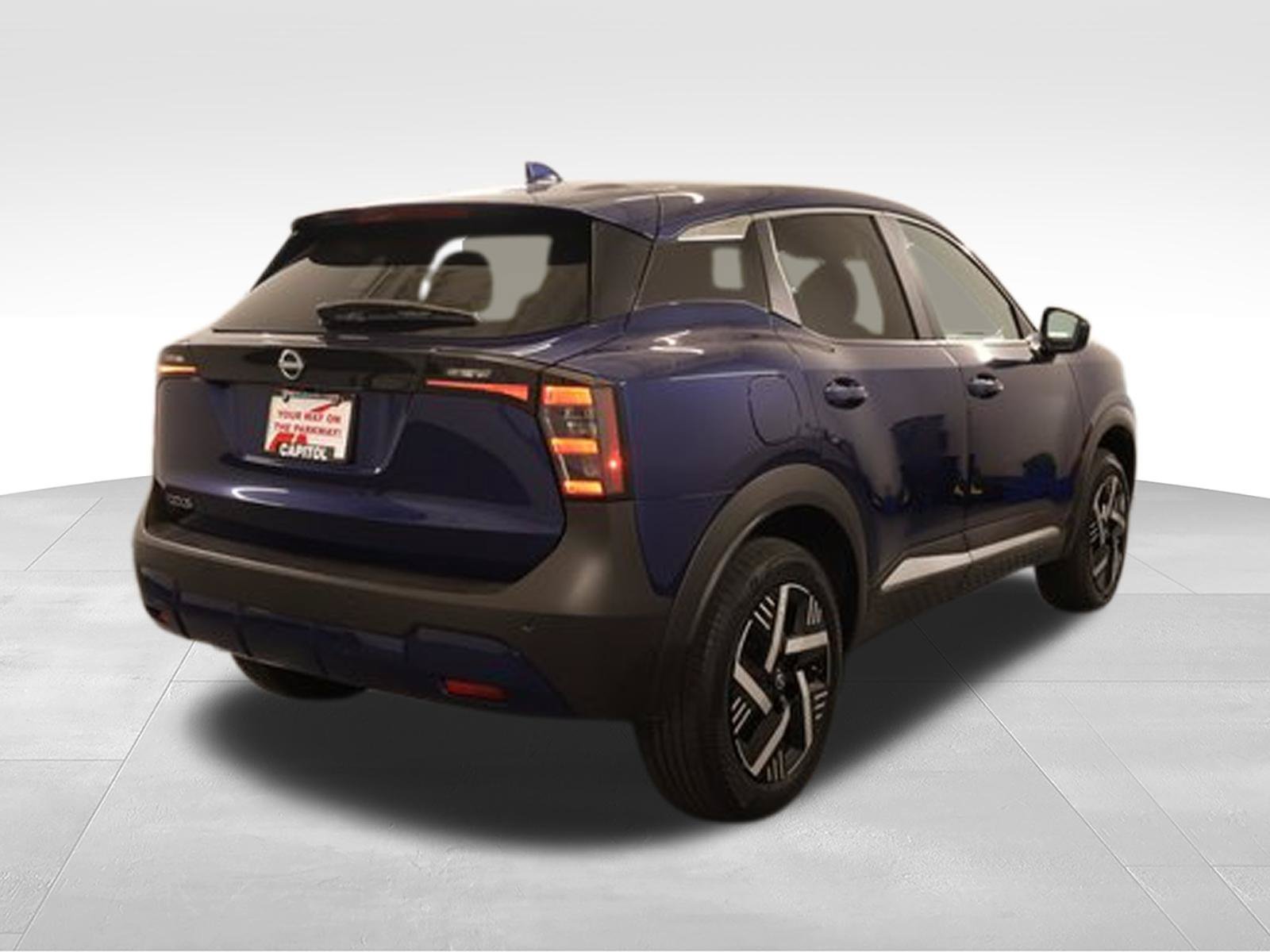 Used 2025 Nissan Kicks SV FWD image 2