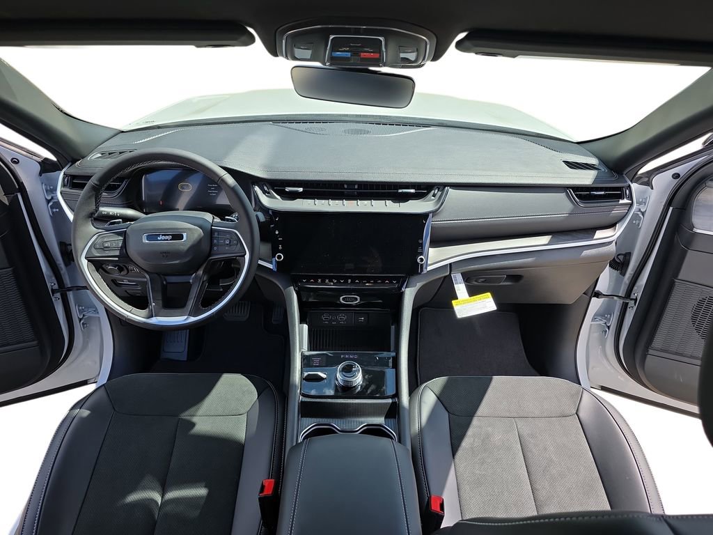 New 2026 Jeep Grand Cherokee Altitude AWD/4WD image 9