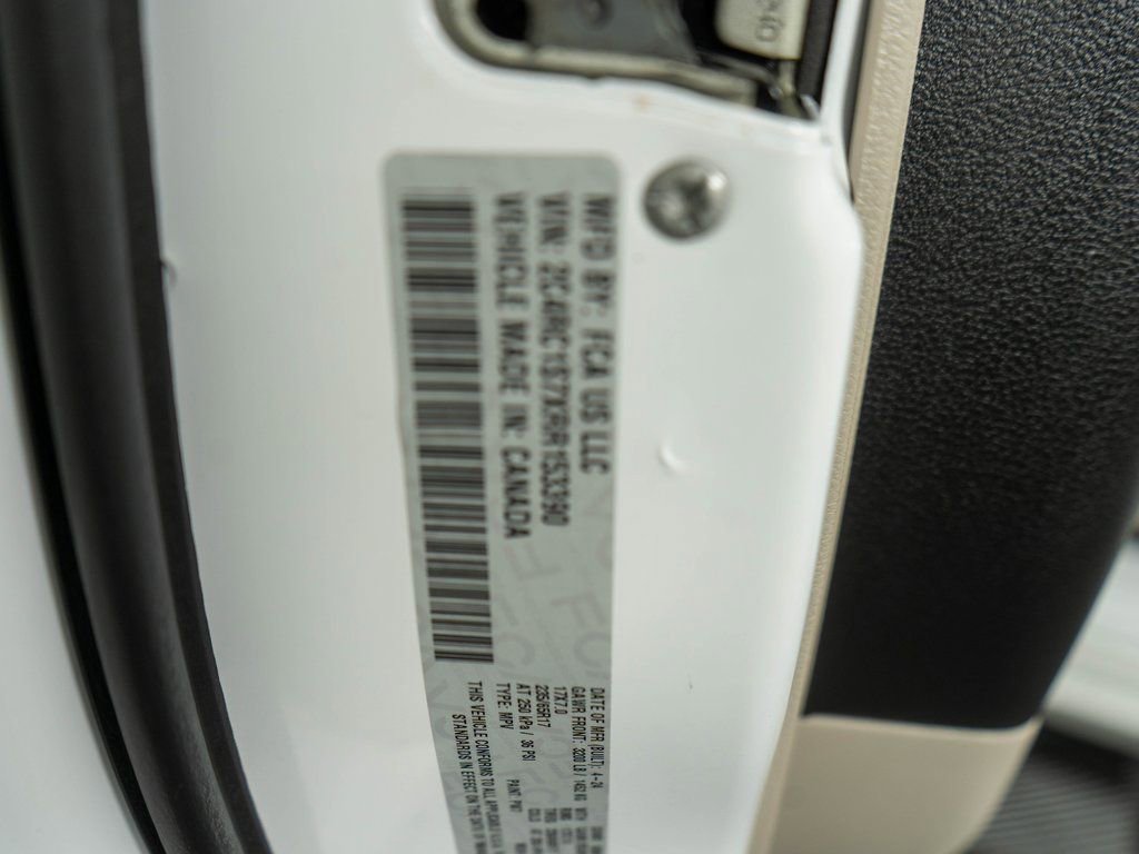 Used 2024 Chrysler Pacifica Select image 35