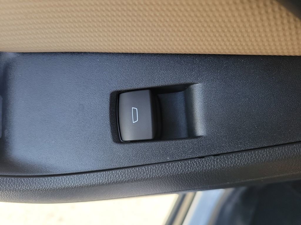 Used 2025 Chevrolet Equinox ACTIV w/ Convenience Package III image 17