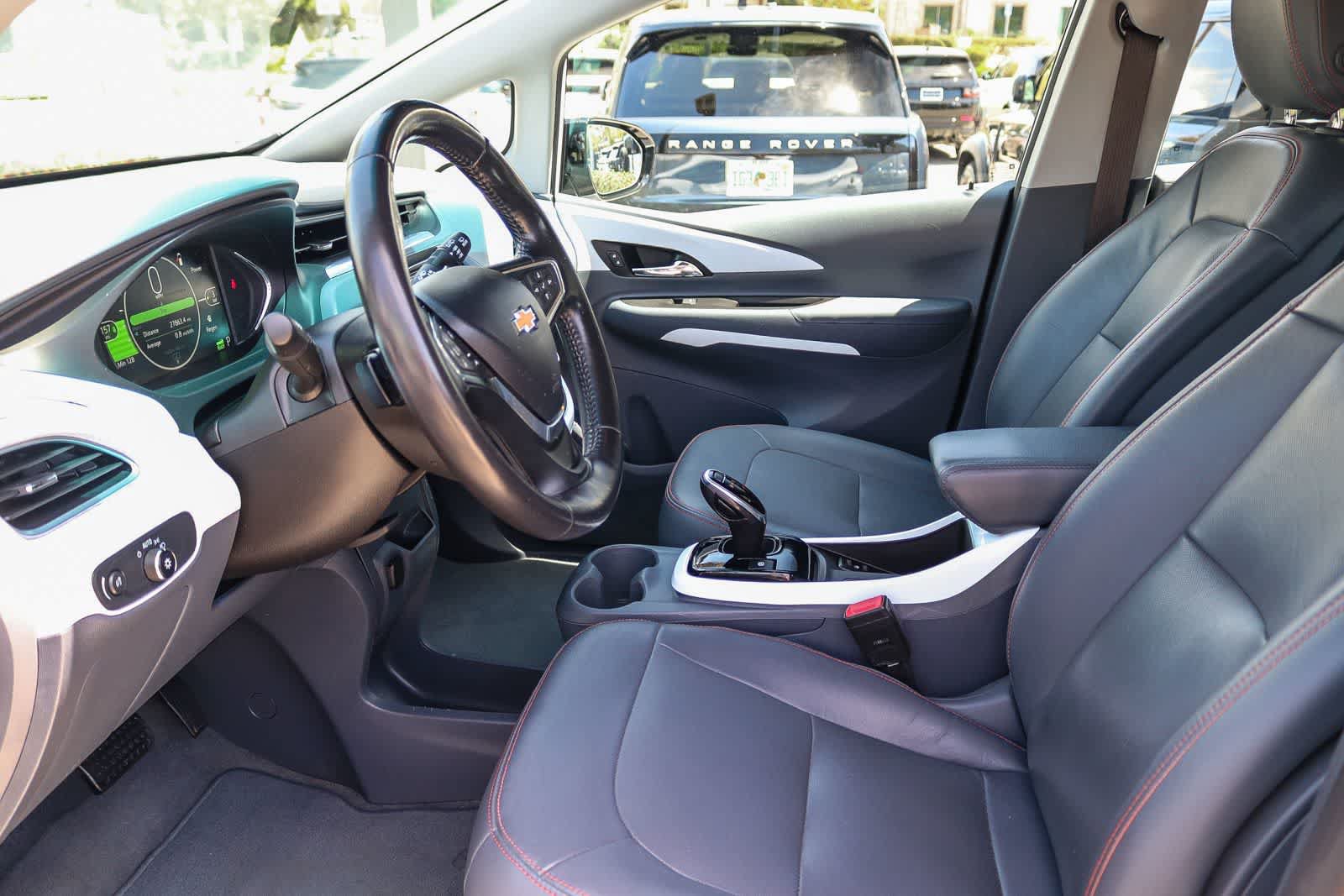Used 2020 Chevrolet Bolt Premier w/ Infotainment Package FWD image 17