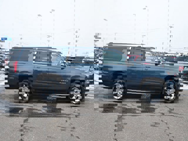 Used 2020 Chevrolet Suburban Premier image 3