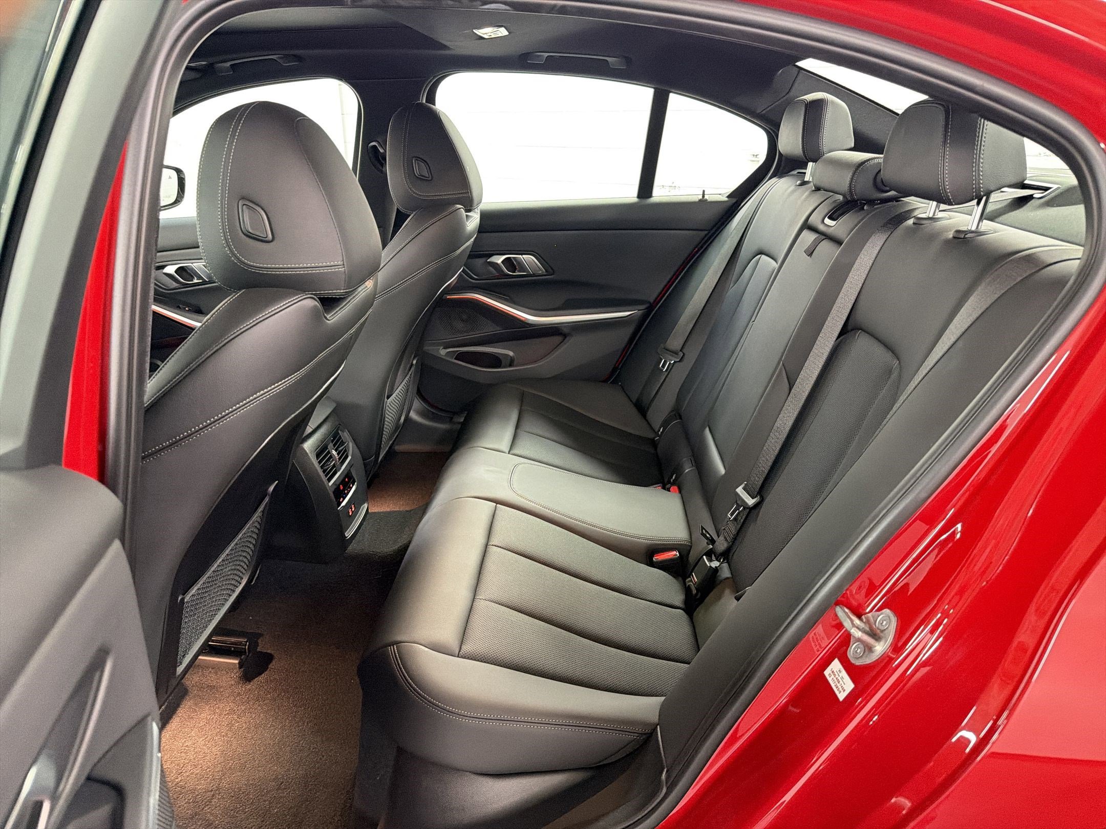 Used 2022 BMW 330i Sedan w/ Driving Assistance Package image 15