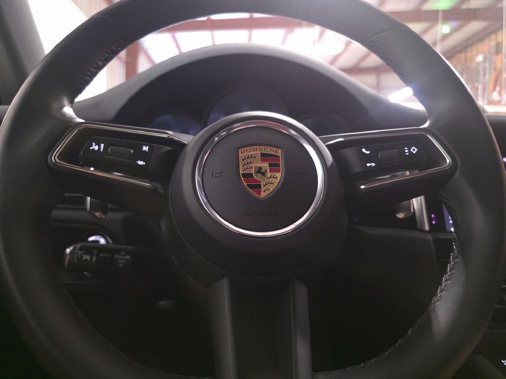 Certified 2024 Porsche Macan AWD/4WD image 25