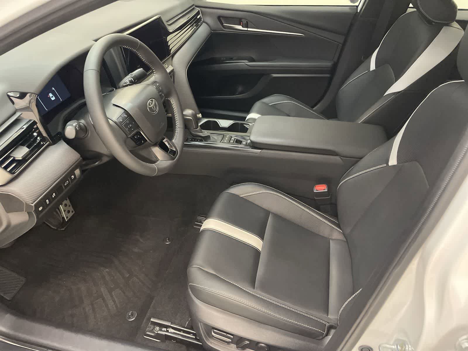 Used 2025 Toyota Camry SE FWD image 17