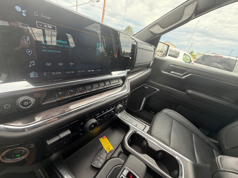 Used 2024 Chevrolet Silverado 1500 LTZ AWD/4WD image 16
