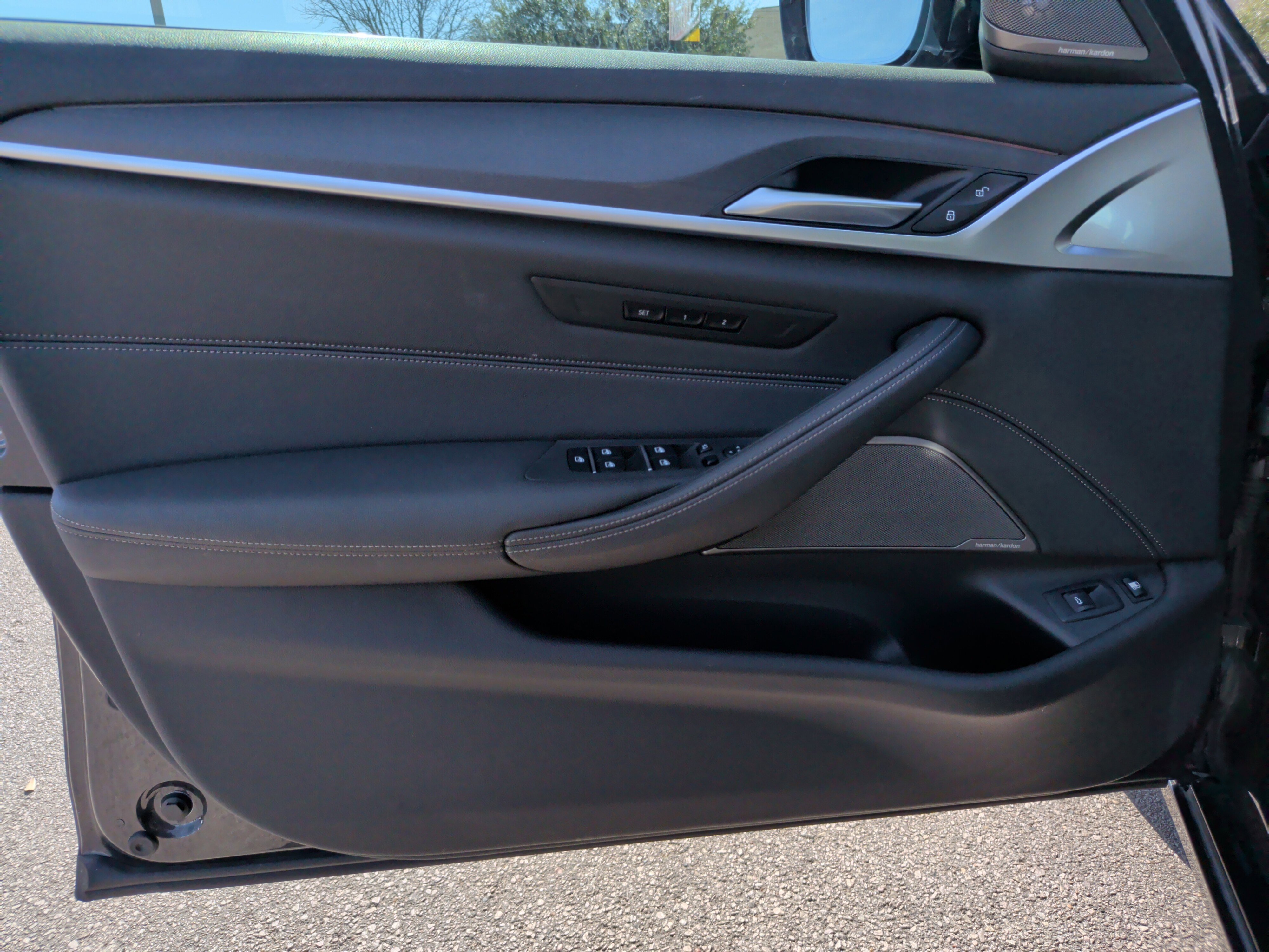 Certified 2023 BMW 530e w/ Premium Package image 29