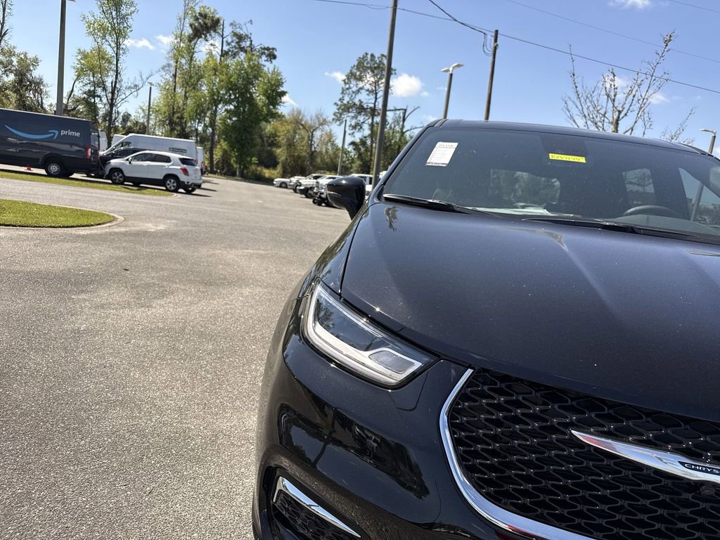 New 2026 Chrysler Pacifica Limited w/ Trailer Tow Group image 9