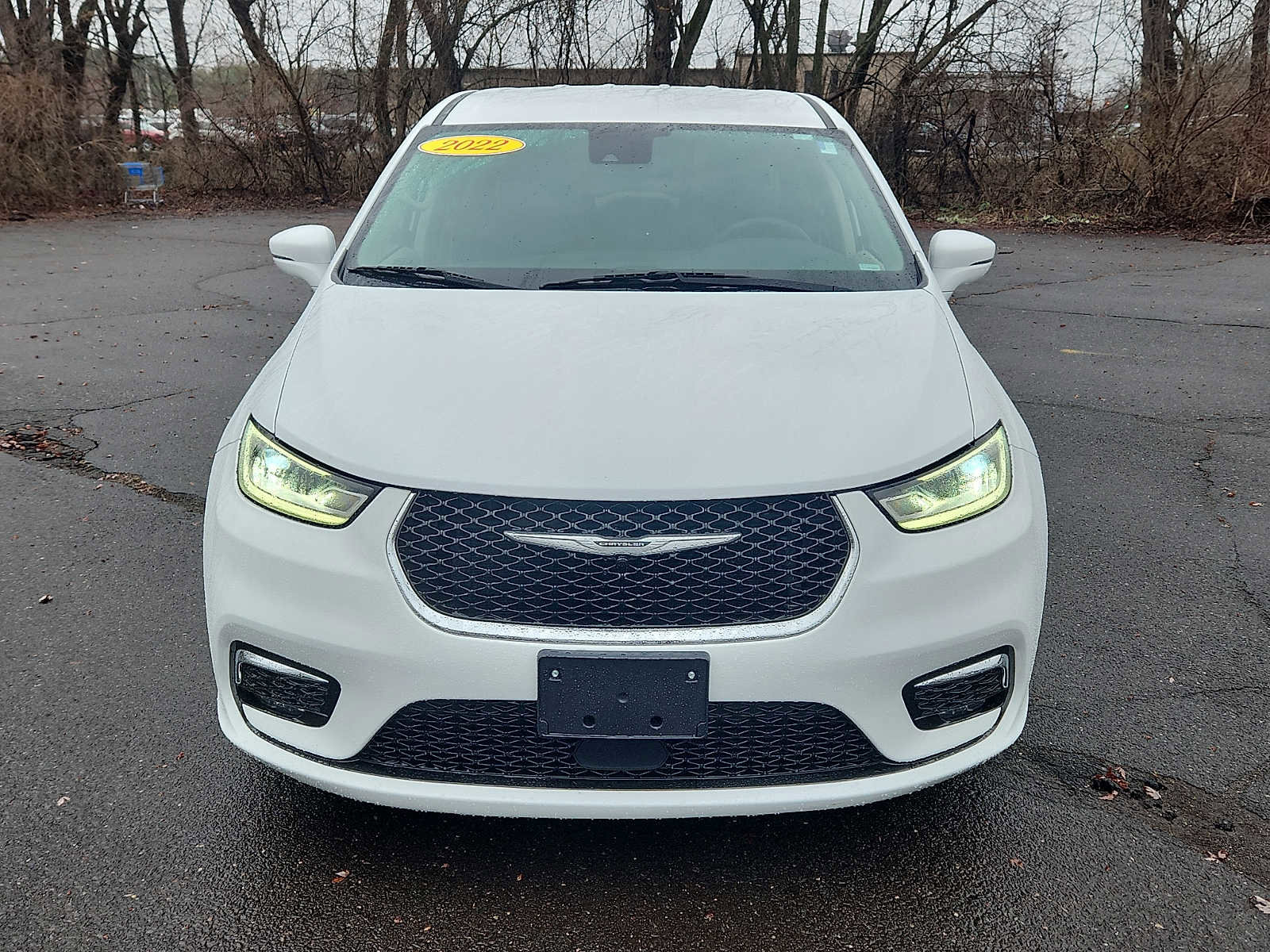 Used 2022 Chrysler Pacifica Touring-L image 2