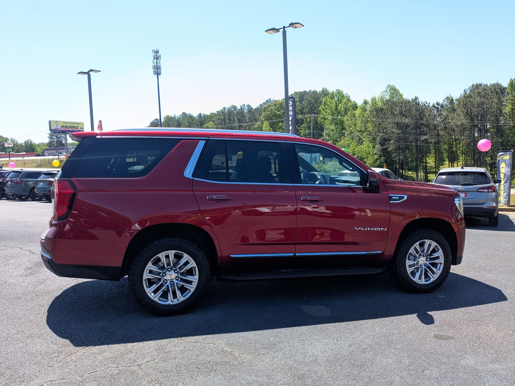Used 2021 GMC Yukon SLT w/ SLT Premium Package AWD/4WD image 4
