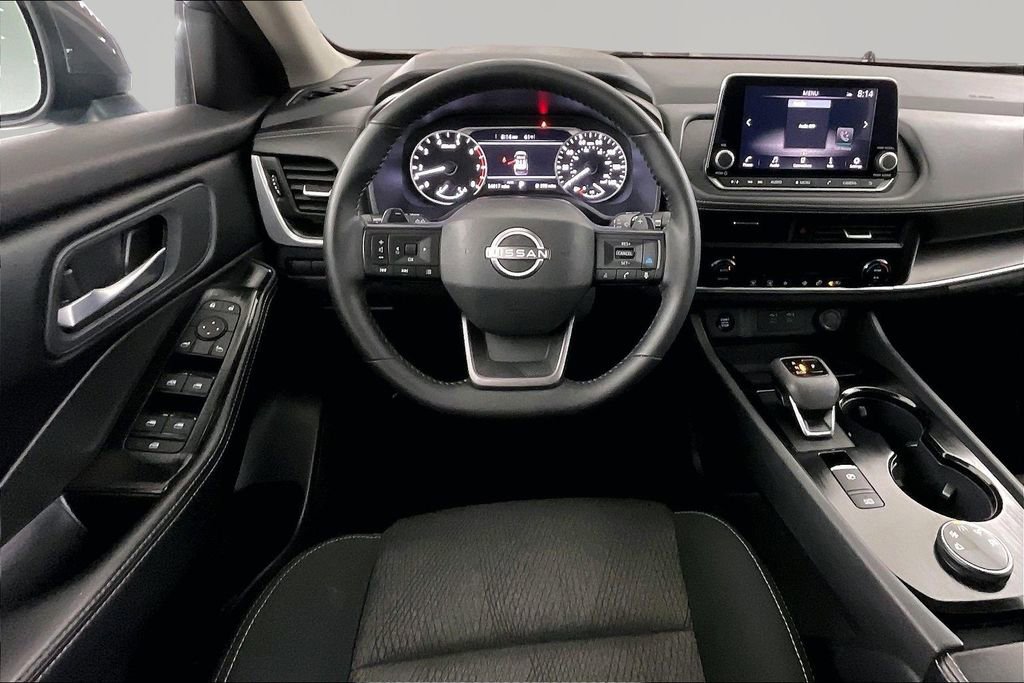 Used 2025 Nissan Rogue SV image 8