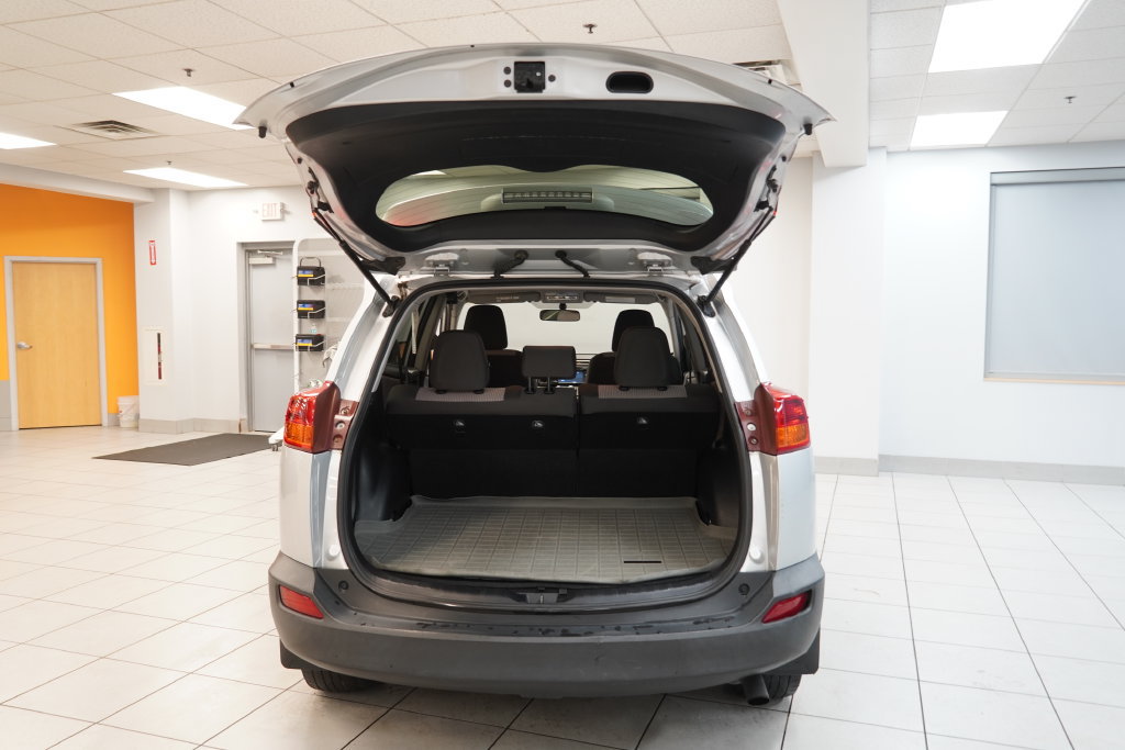 Used 2014 Toyota RAV4 LE AWD/4WD image 9