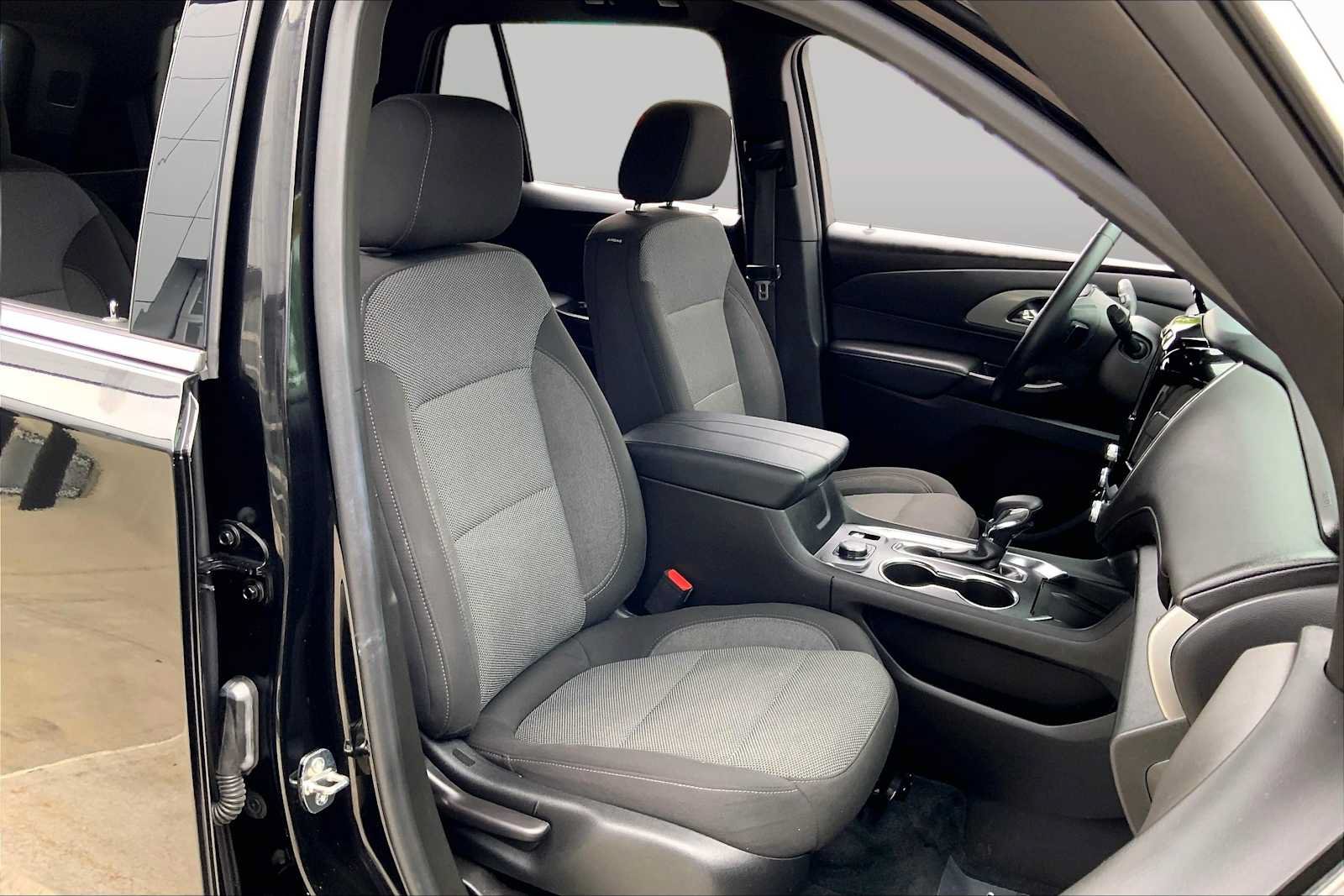 Used 2023 Chevrolet Traverse LT AWD/4WD image 8