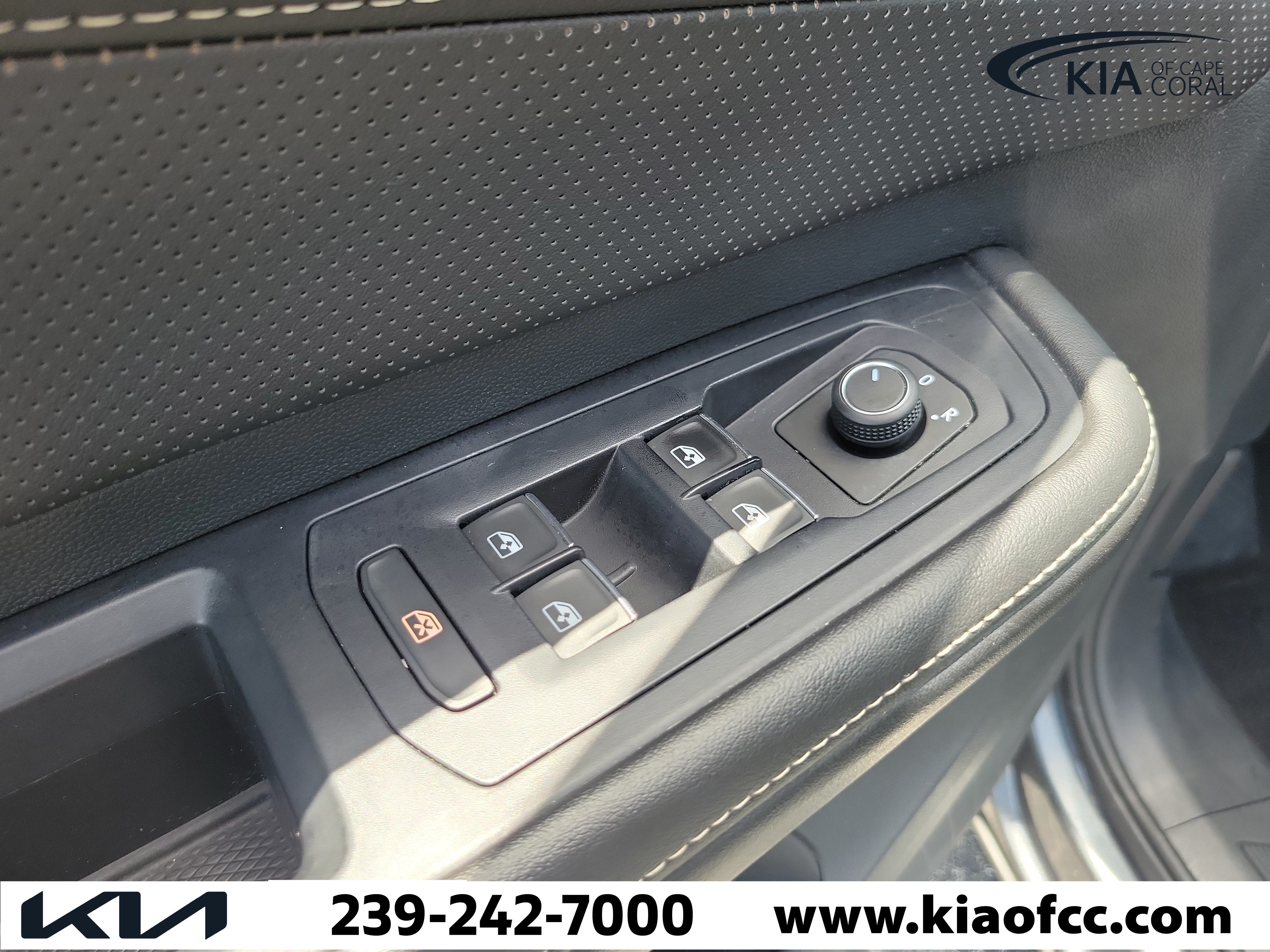 Used 2025 Volkswagen Atlas SE FWD image 23