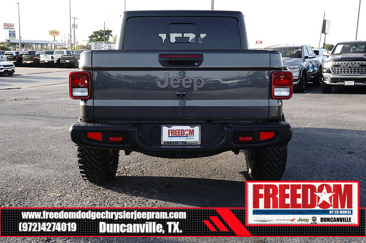 Used 2023 Jeep Gladiator Rubicon AWD/4WD image 4