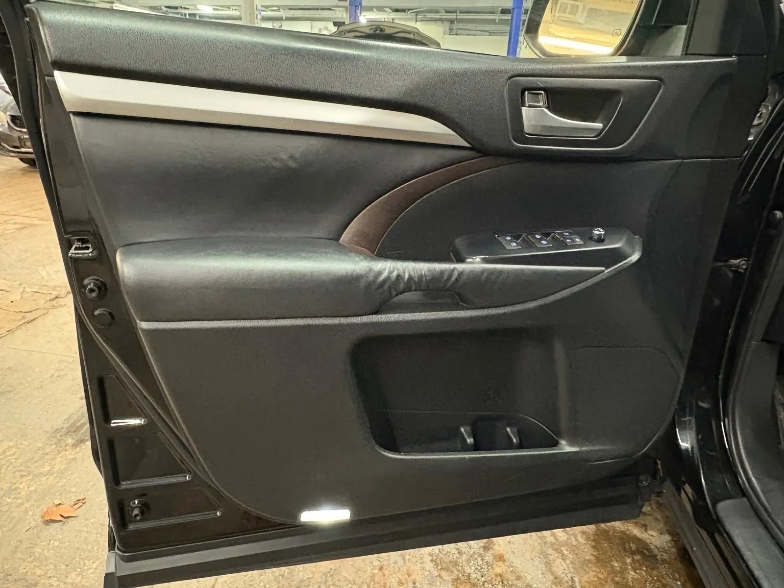 Used 2015 Toyota Highlander XLE image 30