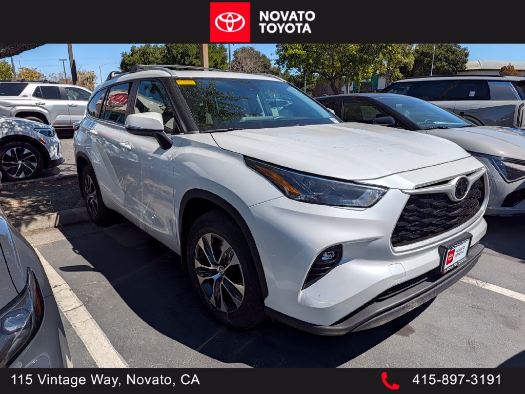 Used 2023 Toyota Highlander XLE AWD/4WD image 1