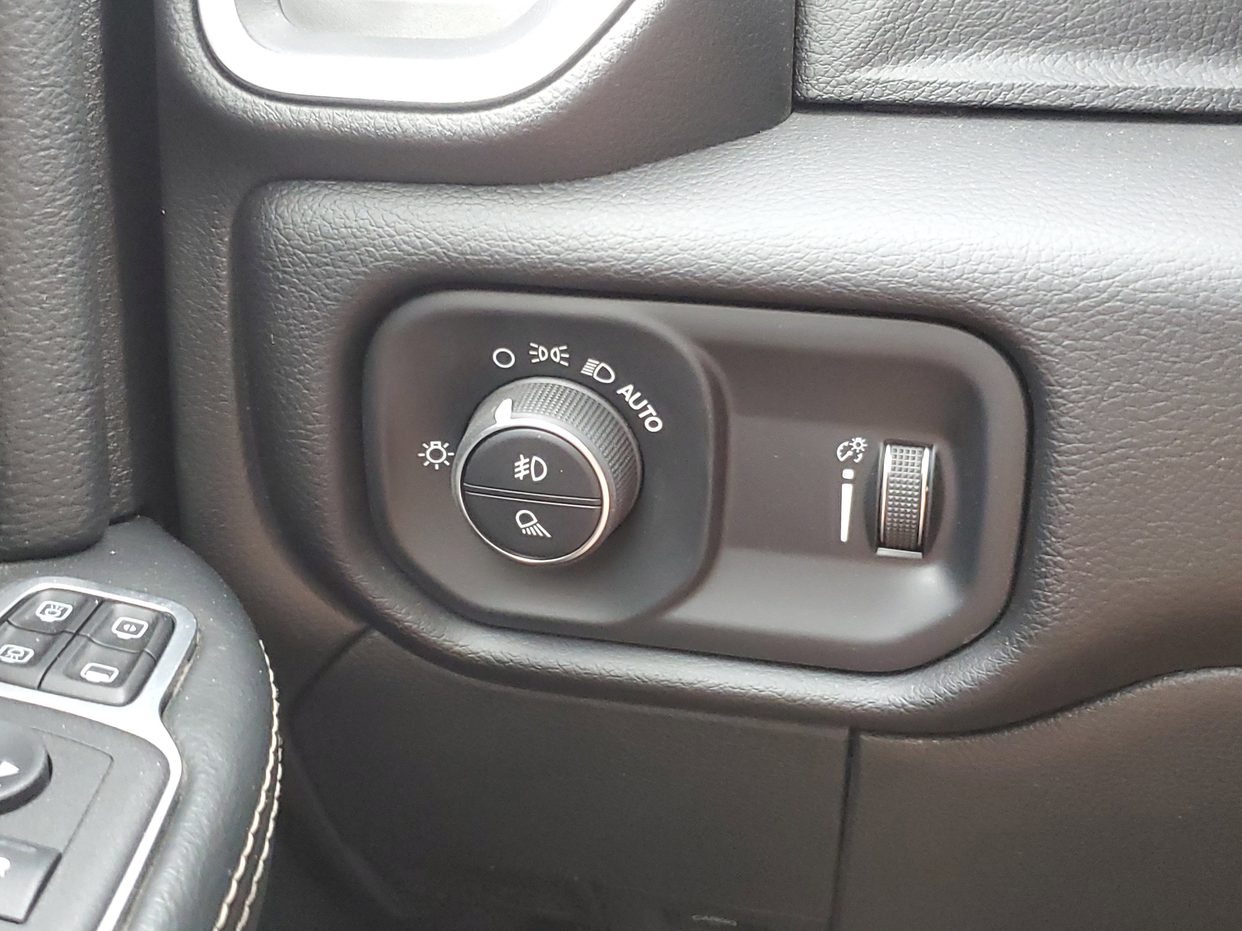 Used 2024 RAM 2500 Big Horn w/ Safety Group image 12