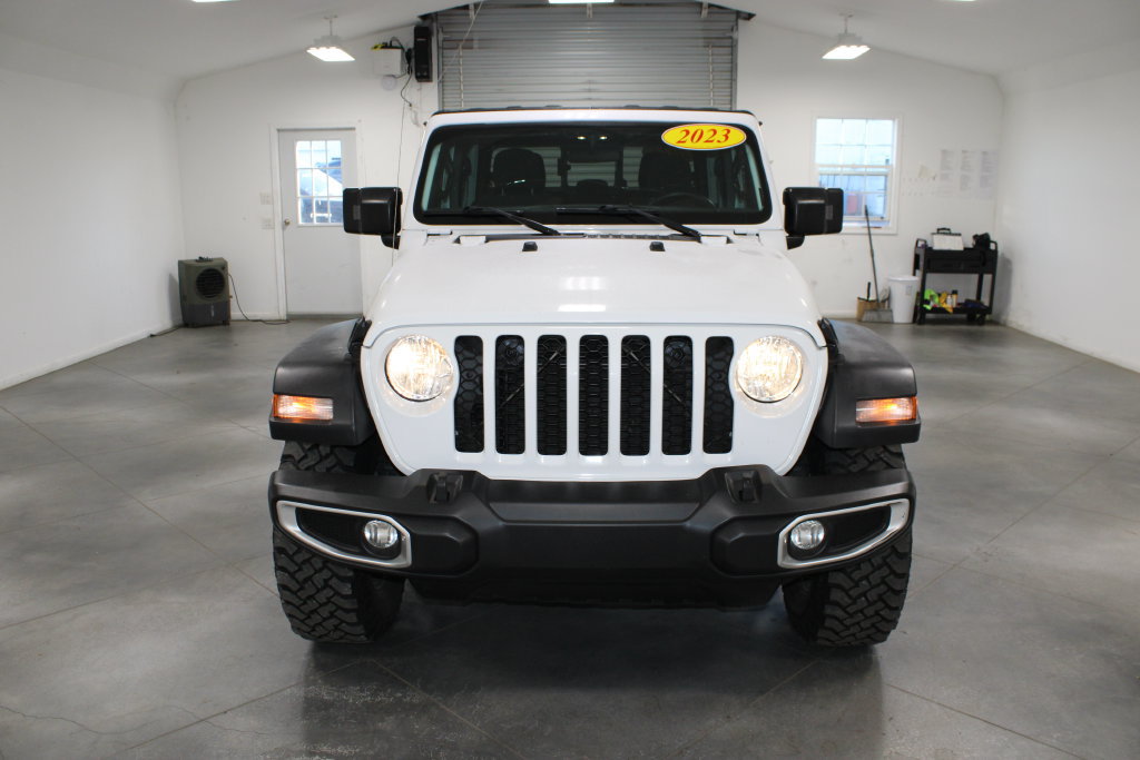 Used 2023 Jeep Gladiator Sport AWD/4WD image 3