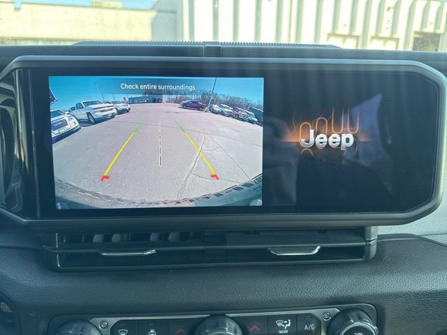Used 2024 Jeep Wrangler Unlimited image 17