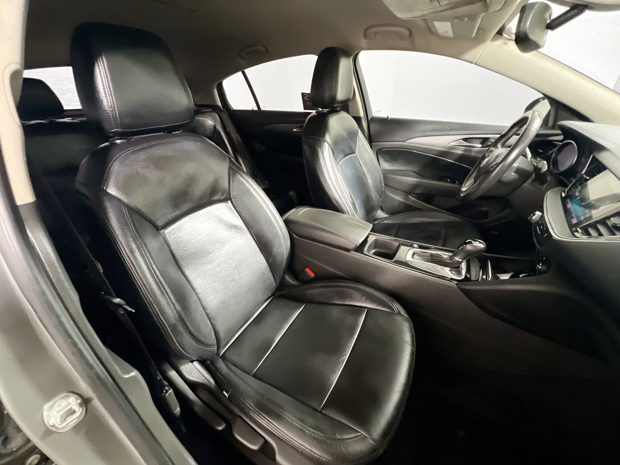 Used 2018 Buick Regal Preferred w/ Sights and Sounds Package FWD image 31