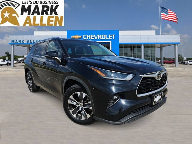 Used 2021 Toyota Highlander XLE AWD/4WD image 1