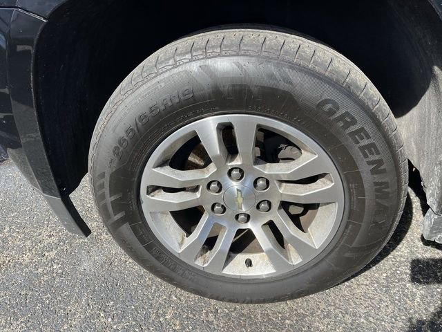 Used 2017 Chevrolet Suburban LT image 2