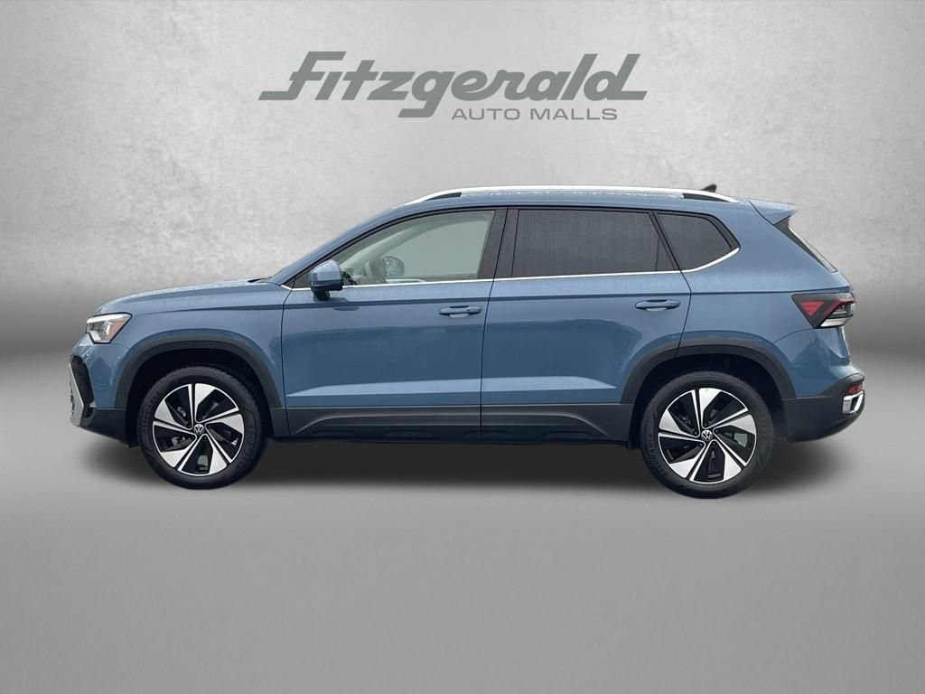 Used 2025 Volkswagen Taos SE AWD/4WD image 4