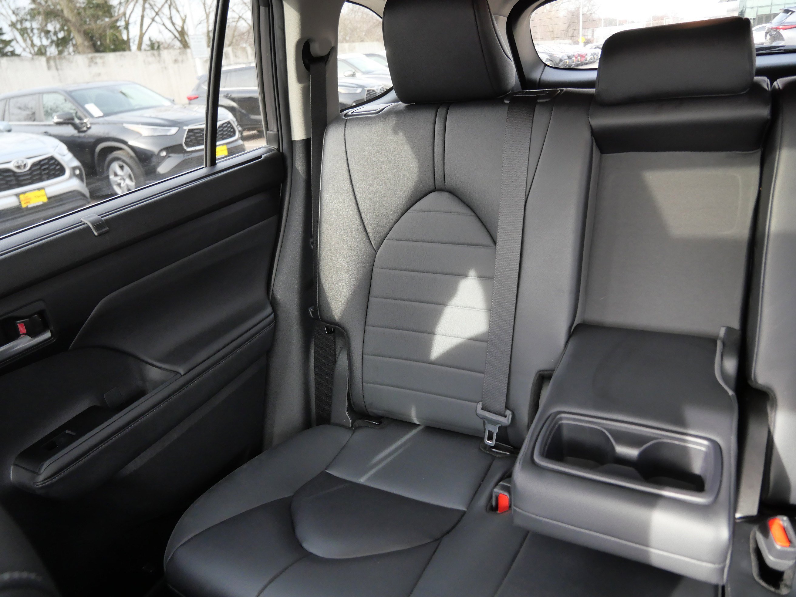 Certified 2024 Toyota Highlander XLE image 13