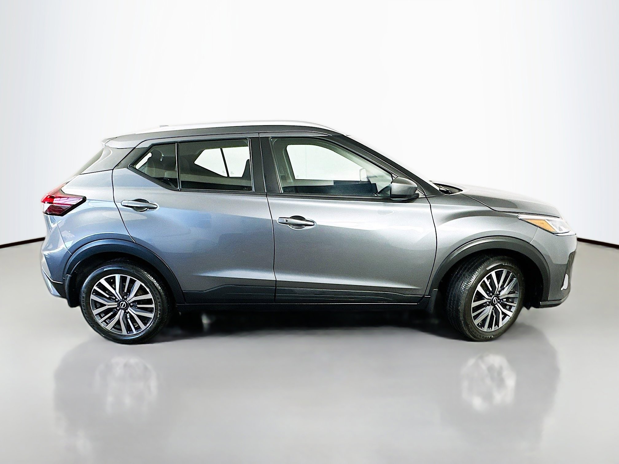 Used 2023 Nissan Kicks SV image 8