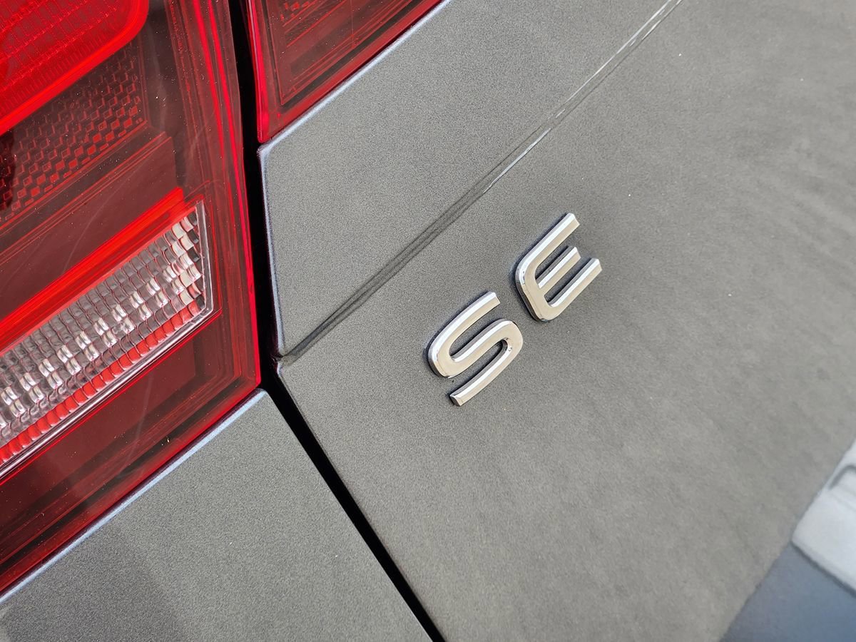 Used 2022 Volkswagen Tiguan SE FWD image 17